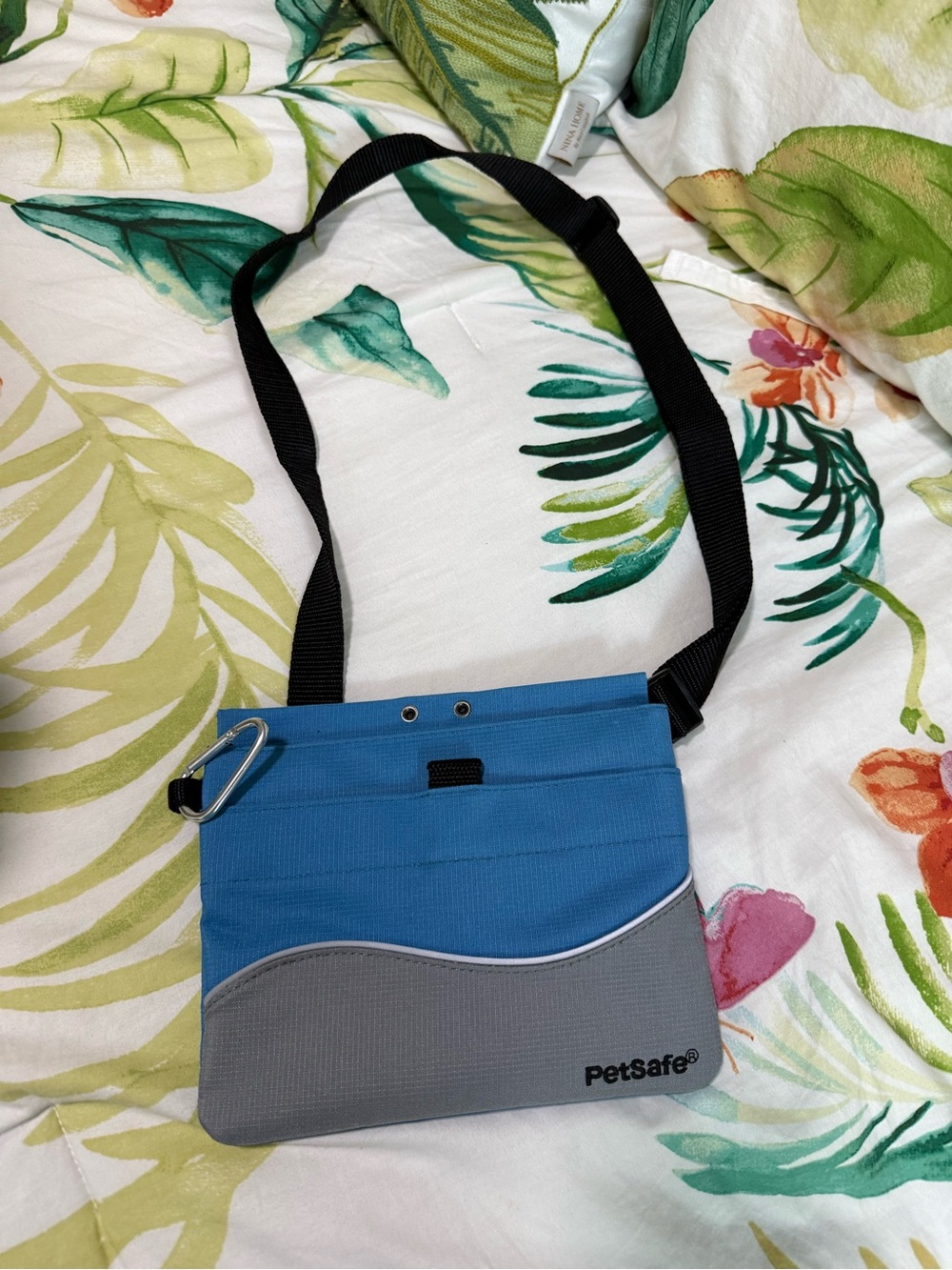 PetSafe Blue and Gray Crossbody Training Pouch with leash